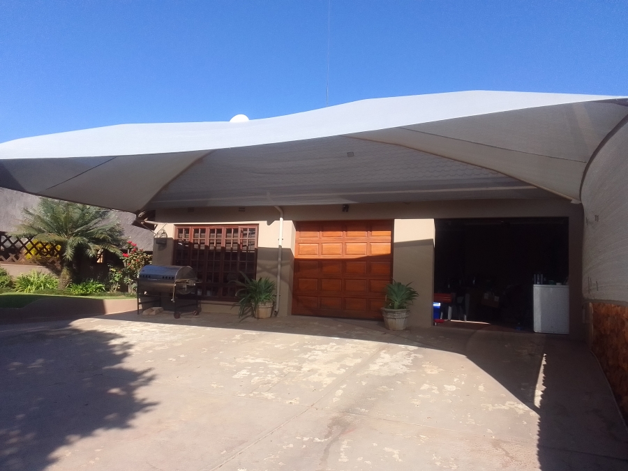 To Let 4 Bedroom Property for Rent in Geelhoutpark North West